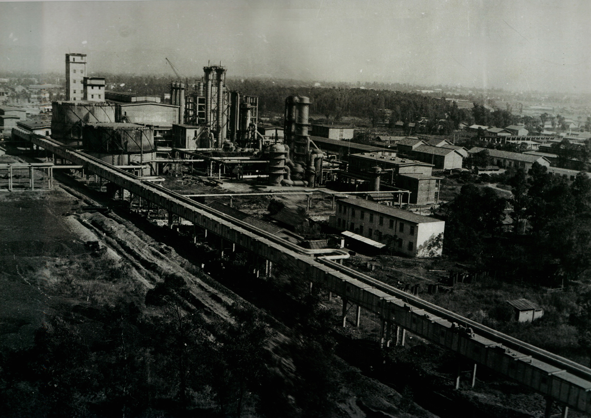 1.建廠初期柳化廠區(qū)一角。.jpg